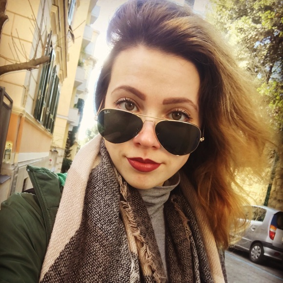 Meet your Posher, Brooke - Picture 1 of 1